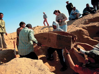 Археологи откопали статую дедушки Тутанхамона