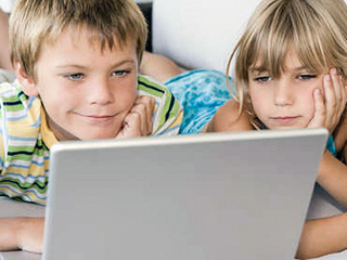 Более половины детей, пользующихся Интернетом, посещают сайты с нежелательным содержимым