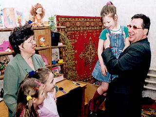 В Хакасии приёмные родители получат надбавку