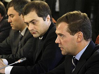 Медведев провел встречу с членами "Единой России"