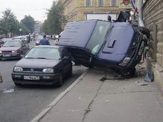 В Черногорске водитель "Мицубиси-Паджеро" тяжело ранен в аварии