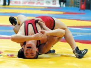 Хакасские спортсмены завоевали две медали по вольной борьбе