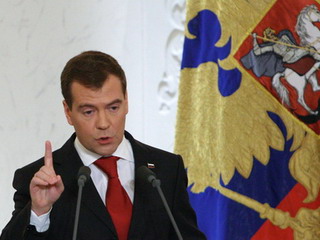 Медведев в послании затронет тему рождаемости