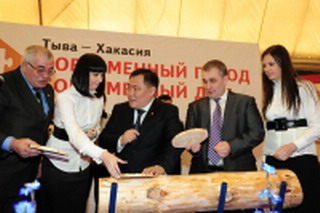 Выставка "Тува - Хакасия" в Кызыле собрала свыше 100 участников