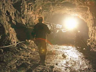 Ростехнадзор потребовал запретить спуск людей в шахту "Енисейская"