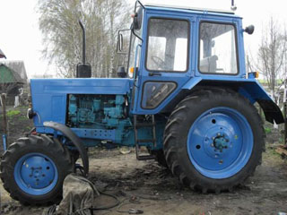Житель Хакасии угодил под движущийся трактор