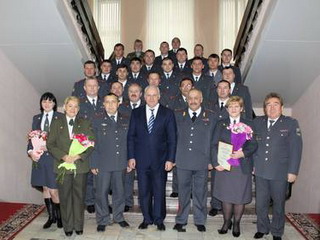 Виктор Зимин поздравил лучших милиционеров Хакасии