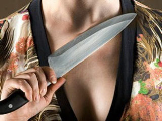 Жительница Красноярского края из-за ревности искромсала ножом своих сестер