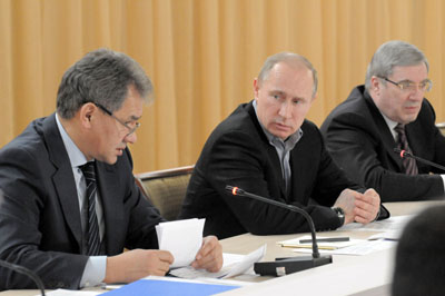 Владимир Путин провел совещание в аэропорту Абакана