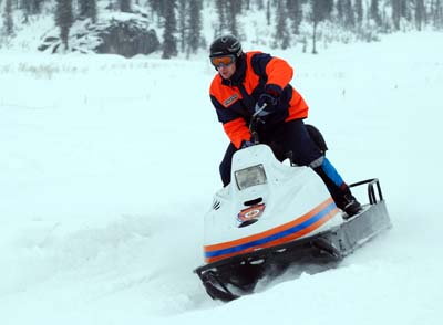 Соревнования МЧС по гонкам на снегоходах (ФОТО)