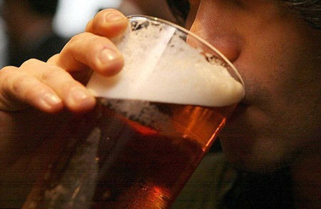 Компонент пива способен замедлить деменцию и болезнь Паркинсона
