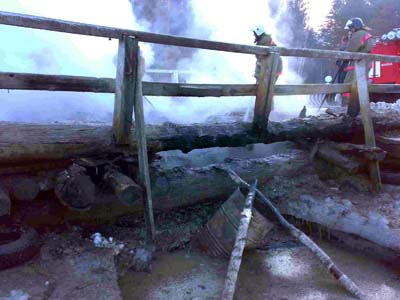В Хакасии произошёл пожар на деревянном мосту через реку Уй