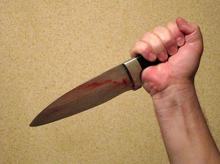 Житель Хакасии ранил напарника ножом