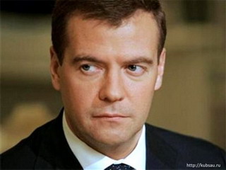 Медведев потребовал изменить систему работы ГИБДД 