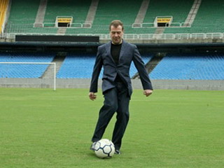 Медведев будет лично присутствовать на матче Россия-Словения