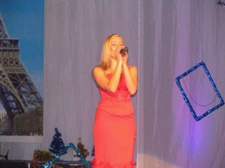Студентка ХГУ завоевала гран-при в конкурсе исполнителей французской песни