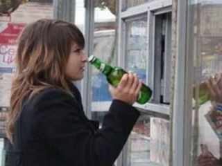 В Хакасии несовершеннолетняя девушка торговала алкоголем