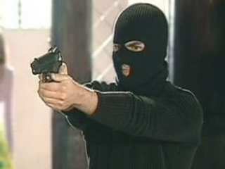 Вооруженный налет на магазин в Москве - один грабитель убит