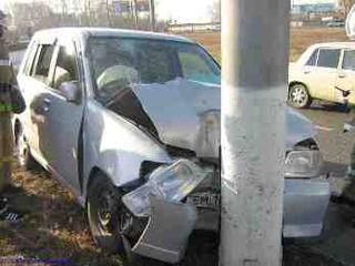 В Хакасии водитель погиб, врезавшись в электроопору