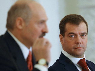  Медведев назвал поведение Лукашенко бесчестным