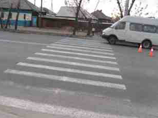 В Абакане водитель маршрутки сбил школьницу на "зебре"