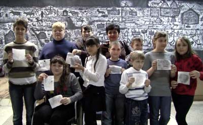 Дети-инвалиды побывали на выставке «Петроглифы Хакасии»