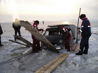 Тонкий лед – в Хакасии запретили выезжать на водоемы