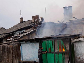 Сгоревший в Черногорске дом восстановят