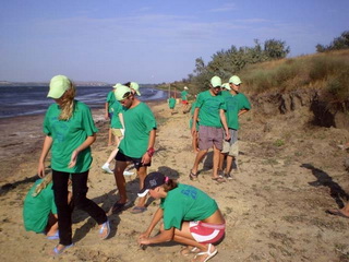 В выходные на озере Иткуль прошел "экологический десант"