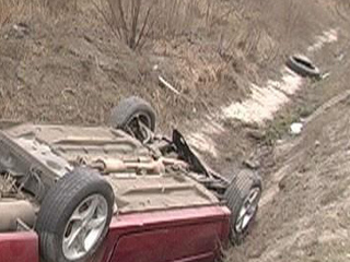 В Хакасии водитель без прав слетел с дороги в кювет 