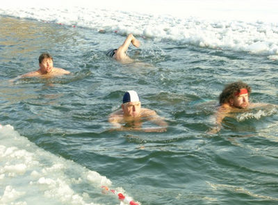 Чемпионат Китая по плаванию в холодной воде: житель Хакасии завоевал бронзу