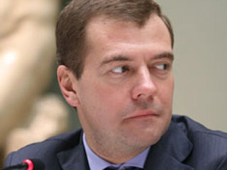 Медведев начинал с работы дворником 