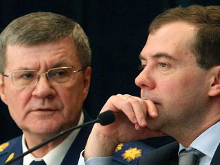 Медведев поручил Чайке найти виновных в трагедии на "Распадской"
