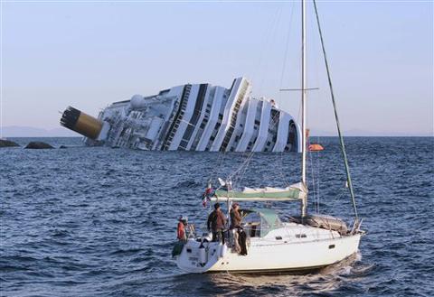 Пострадавшие с Costa Concordia россияне получили матпомощь