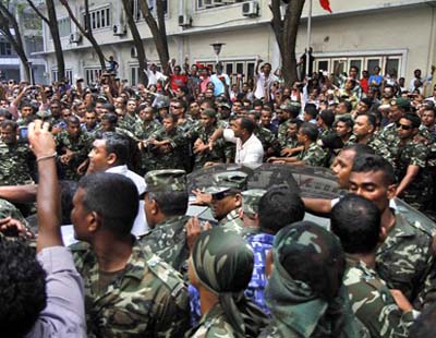 На Мальдивах начинается гражданская война