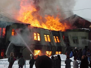 В Хакасии в горящем доме  погибла девушка-инвалид