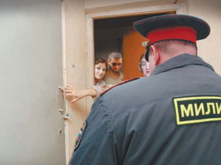 В Саяногорске монтер напал на милиционера