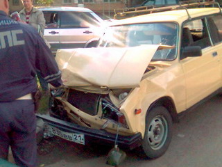 В Хакасии угонщик разбил автомобиль и скрылся