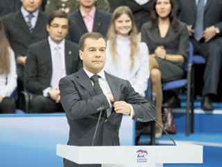 "Единая Россия" готова включить Медведева в партийные списки