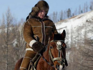 Путин прокатился на лошади в горах Хакасии