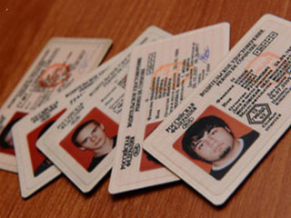 В Хакасии начали выдавать новые водительские права