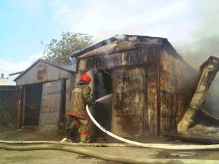 В Хакасии сгорел гараж с автомобилем