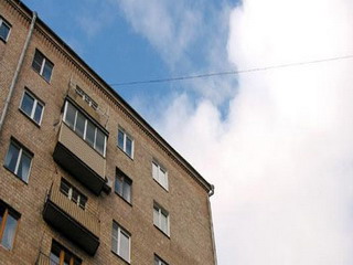 В Москве пьяный офицер выбросил с 8-го этажа двух приемных дочерей