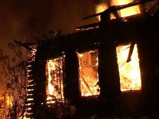 В Хакасии сгорели три дома, один человек погиб