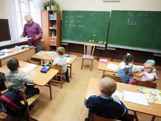 Проблема малокомплектных школ решится до конца 2012 года - Виктор Зимин