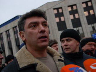  Суд признал законным арест Немцова на 15 суток