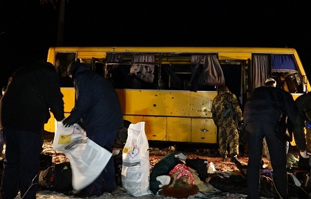 Наблюдатели ОБСЕ: повреждения автобуса под Волновахой свидетельствуют об использовании ракетного вооружения
