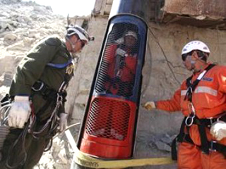 В Чили подняли на поверхность всех замурованных шахтеров