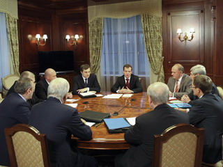 Медведев встретился  с лидерами думских фракций