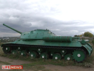 Чиновник продал танк-памятник из центра города